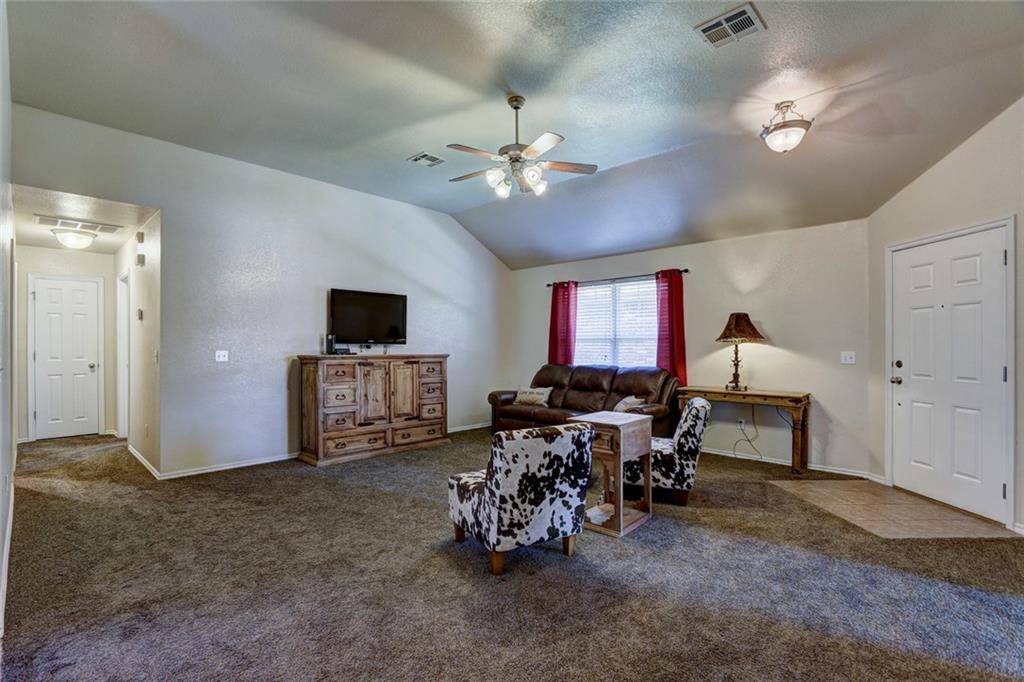 409 Apache Gate Dr, Yukon, OK 73099 photo 5