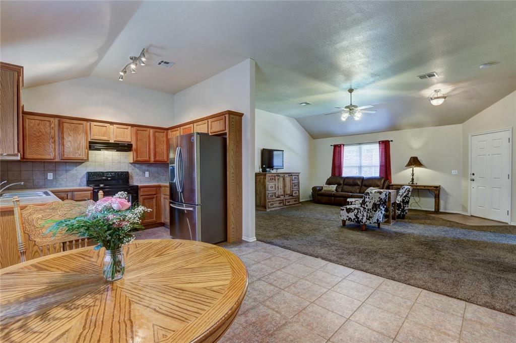 409 Apache Gate Dr, Yukon, OK 73099 photo 11