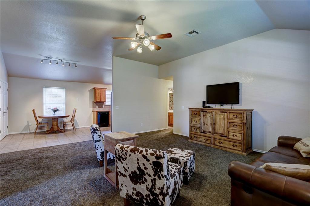 409 Apache Gate Dr, Yukon, OK 73099 photo 4