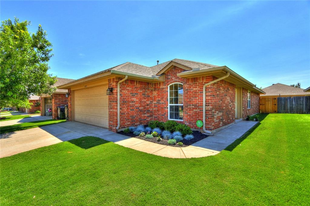 409 Apache Gate Dr, Yukon, OK 73099 photo 1