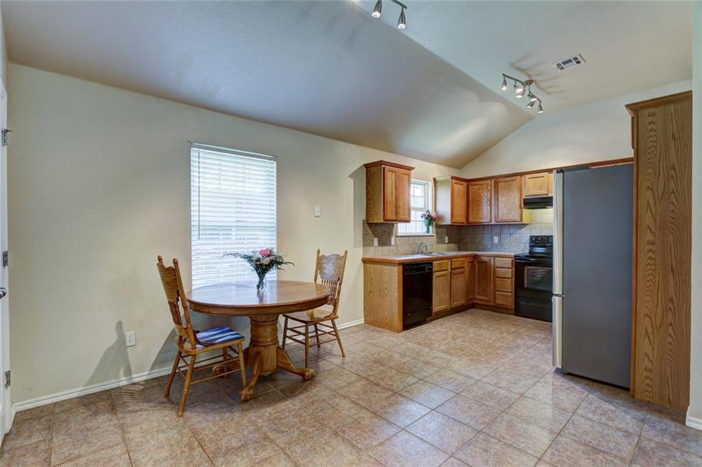 409 Apache Gate Dr, Yukon, OK 73099 photo 10