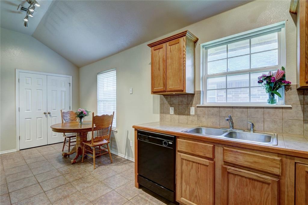 409 Apache Gate Dr, Yukon, OK 73099 photo 9
