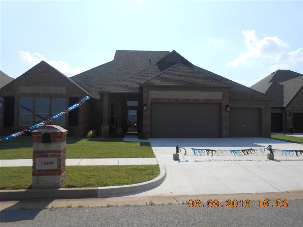 13609 Brampton Way, Yukon, OK 73099 photo 1