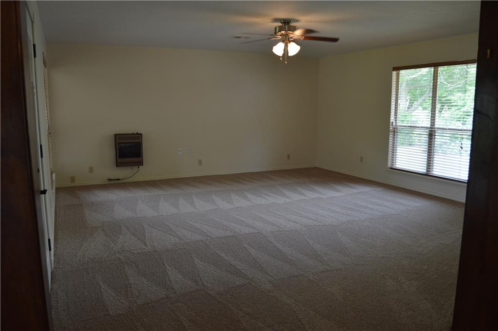 323 E Carson, Mustang, OK 73064 photo 14