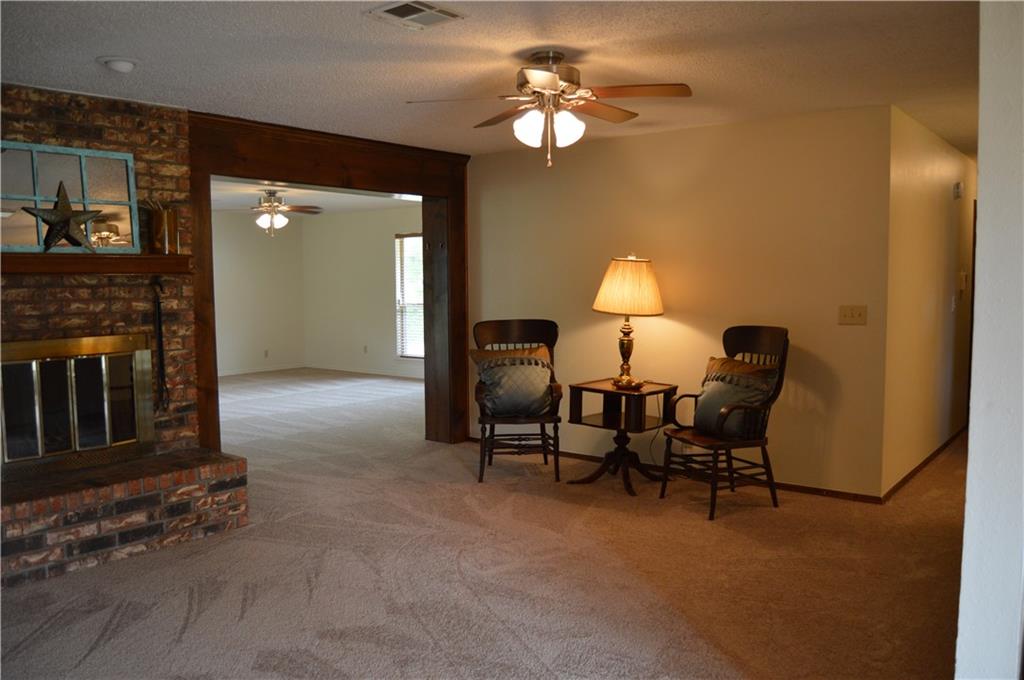 323 E Carson, Mustang, OK 73064 photo 13
