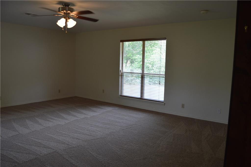 323 E Carson, Mustang, OK 73064 photo 15