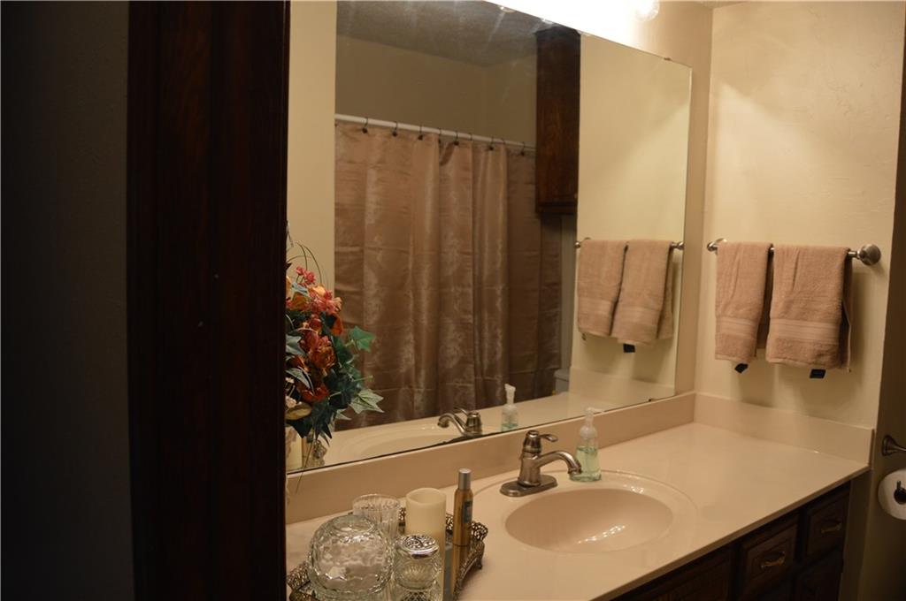 323 E Carson, Mustang, OK 73064 photo 18