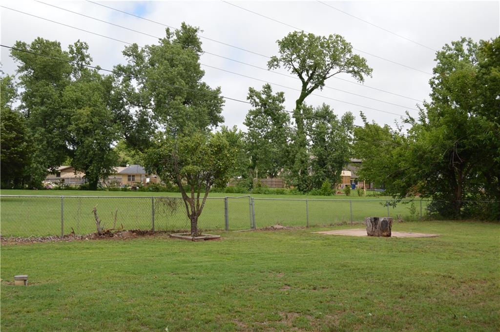 323 E Carson, Mustang, OK 73064 photo 6