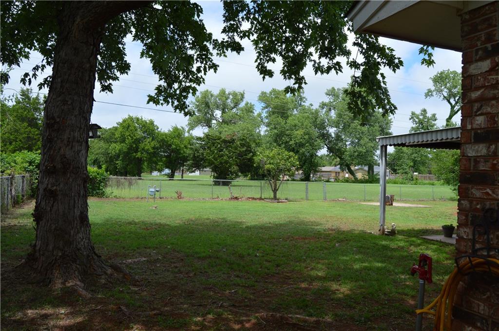 323 E Carson, Mustang, OK 73064 photo 4