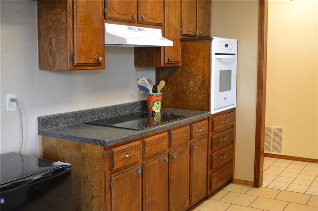323 E Carson, Mustang, OK 73064 photo 33