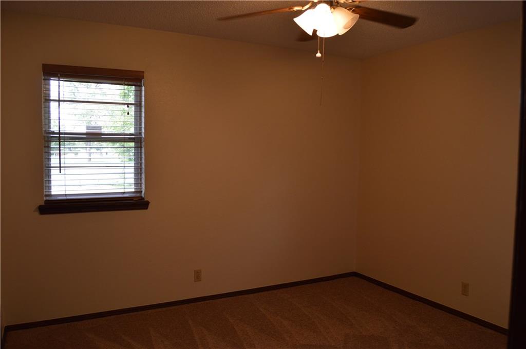 323 E Carson, Mustang, OK 73064 photo 21