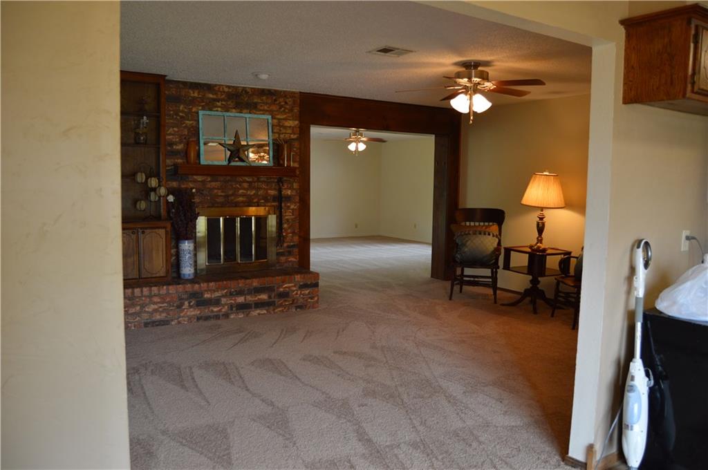 323 E Carson, Mustang, OK 73064 photo 12