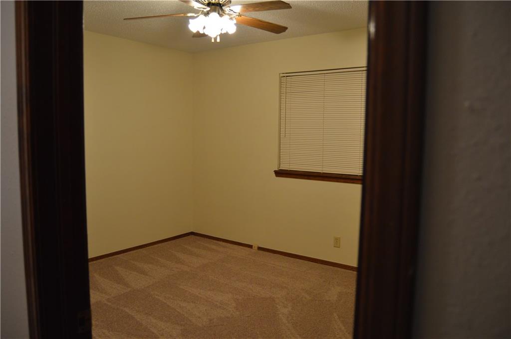 323 E Carson, Mustang, OK 73064 photo 20
