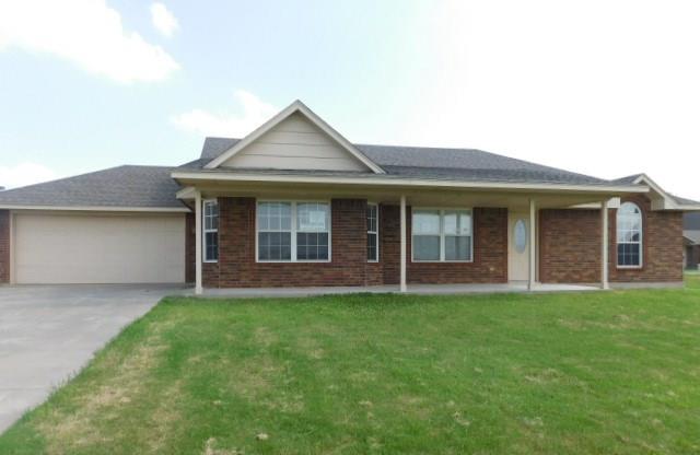 217 Glover Cir, Elgin, OK 73538 photo 1