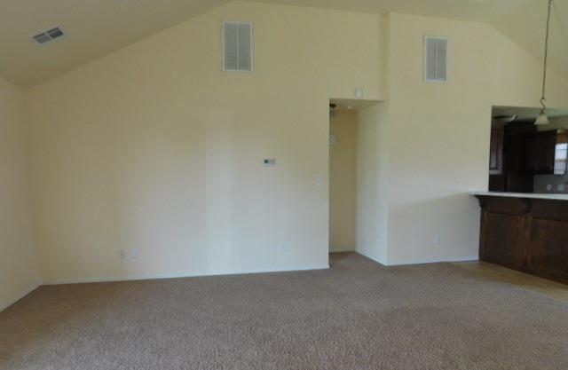 217 Glover Cir, Elgin, OK 73538 photo 4