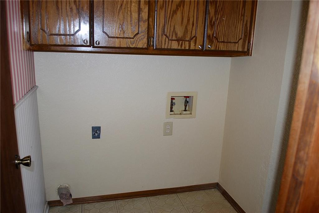 2129 Lonnie Ln, Moore, OK 73170 photo 16