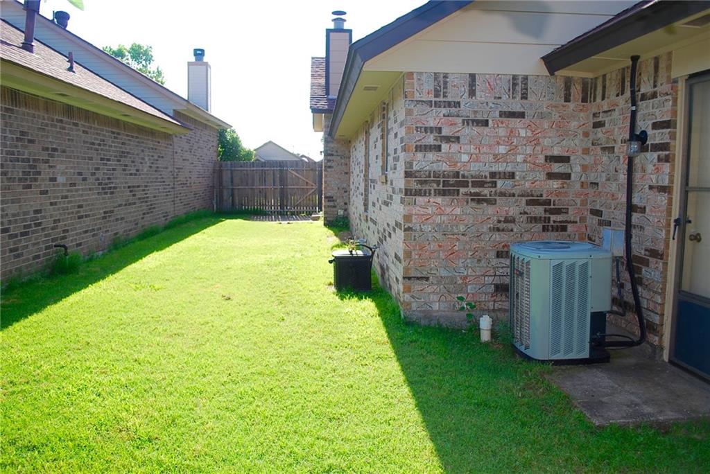 2129 Lonnie Ln, Moore, OK 73170 photo 13