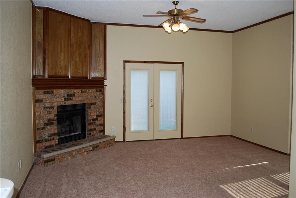 2129 Lonnie Ln, Moore, OK 73170 photo 3