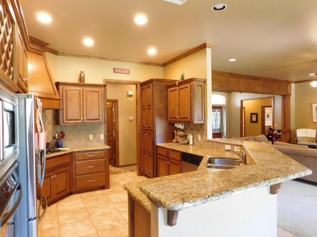 2400 Redrock Dr, Edmond, OK 73003 photo 6