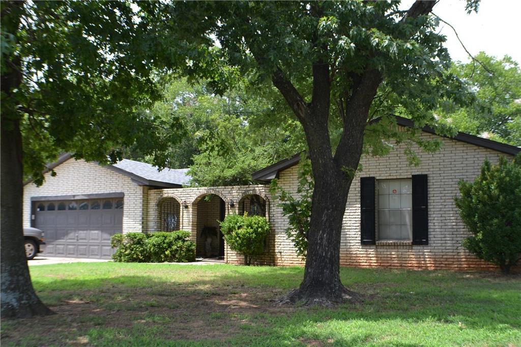 1302 E Bradley, Shawnee, OK 74804 photo 3
