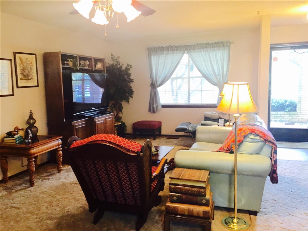 1302 E Bradley, Shawnee, OK 74804 photo 5