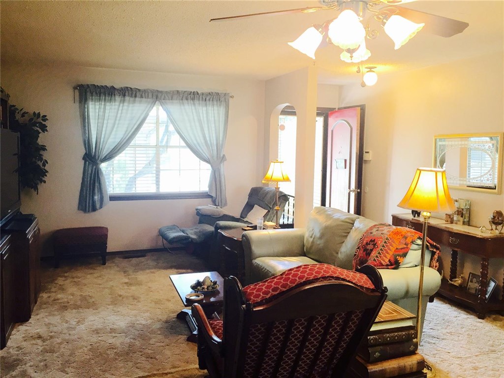 1302 E Bradley, Shawnee, OK 74804 photo 4