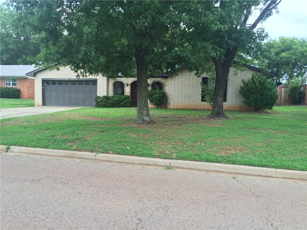 1302 E Bradley, Shawnee, OK 74804 photo 1