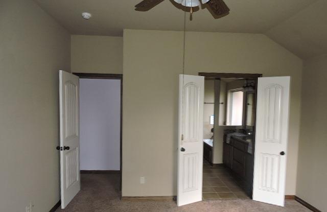 1604 Camelot St, Tuttle, OK 73089 photo 9