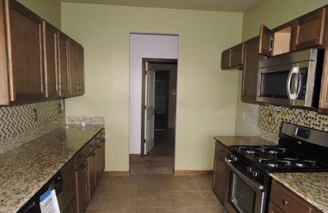 1604 Camelot St, Tuttle, OK 73089 photo 6