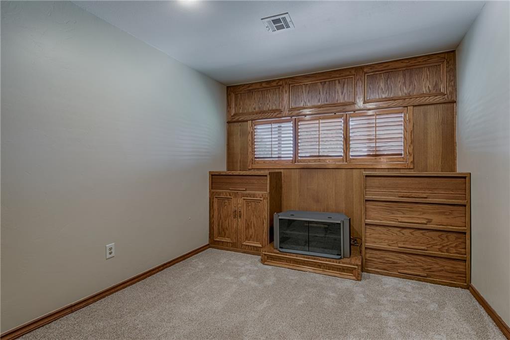 Undisclosed, Moore, OK 73160 photo 9