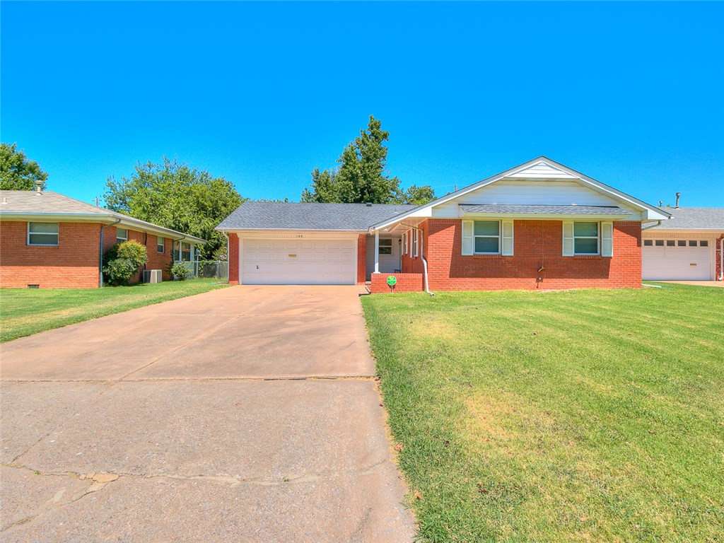 109 Eberle Dr, Moore, OK 73160 photo 5
