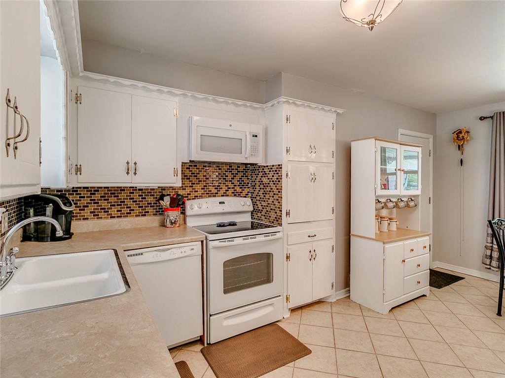 109 Eberle Dr, Moore, OK 73160 photo 12