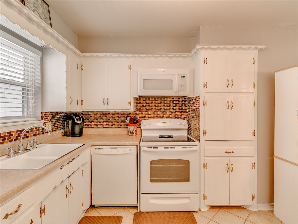 109 Eberle Dr, Moore, OK 73160 photo 10