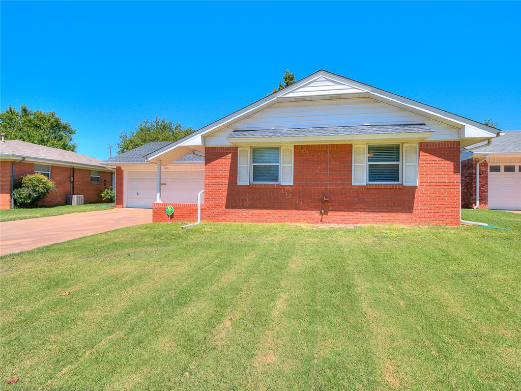 109 Eberle Dr, Moore, OK 73160 photo 3