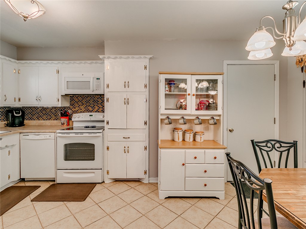 109 Eberle Dr, Moore, OK 73160 photo 16