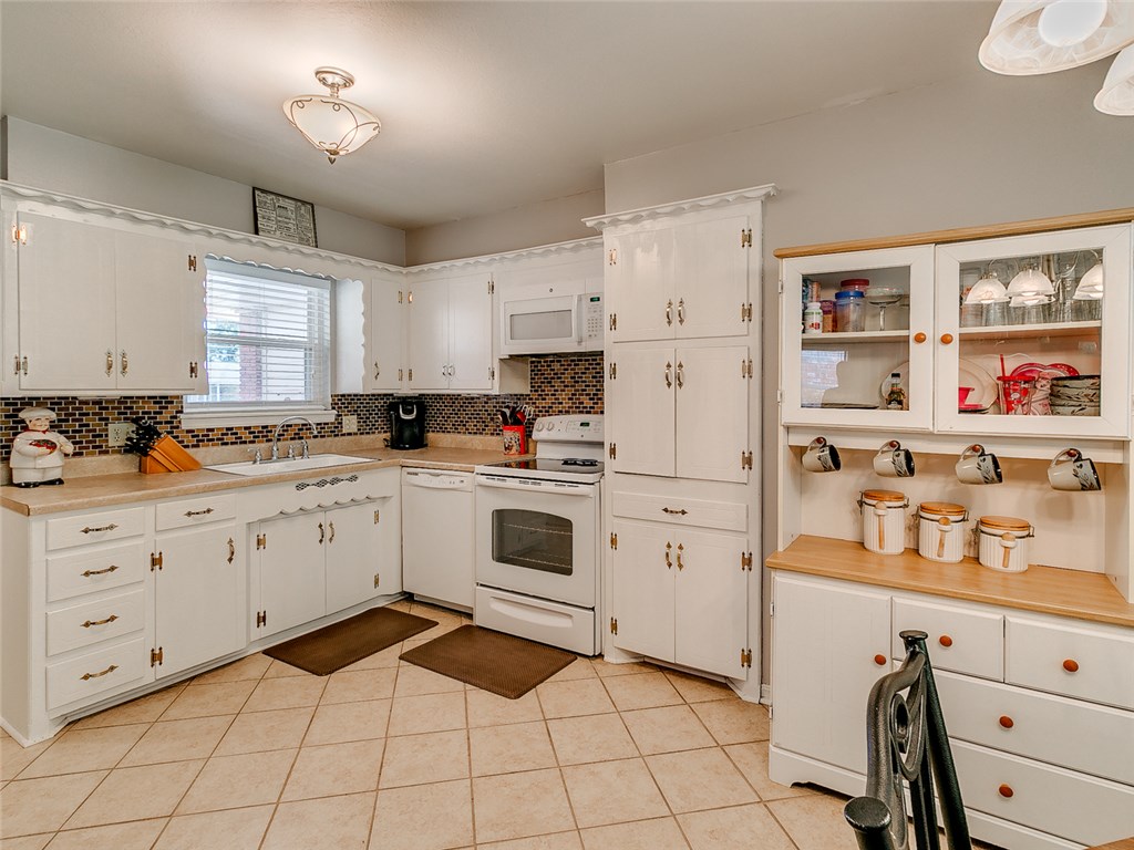 109 Eberle Dr, Moore, OK 73160 photo 11