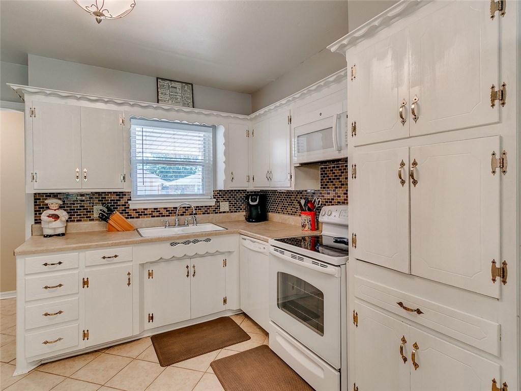 109 Eberle Dr, Moore, OK 73160 photo 14