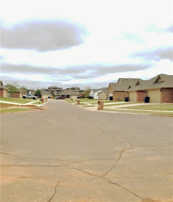 821 Lakeview Dr, Moore, OK 73160 photo 5