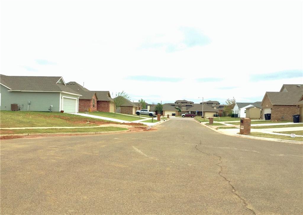 821 Lakeview Dr, Moore, OK 73160 photo 6