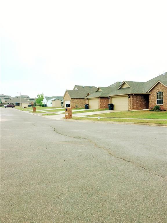 821 Lakeview Dr, Moore, OK 73160 photo 4