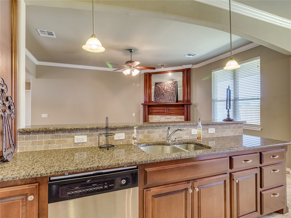 813 SE 6th St, Moore, OK 73160 photo 16