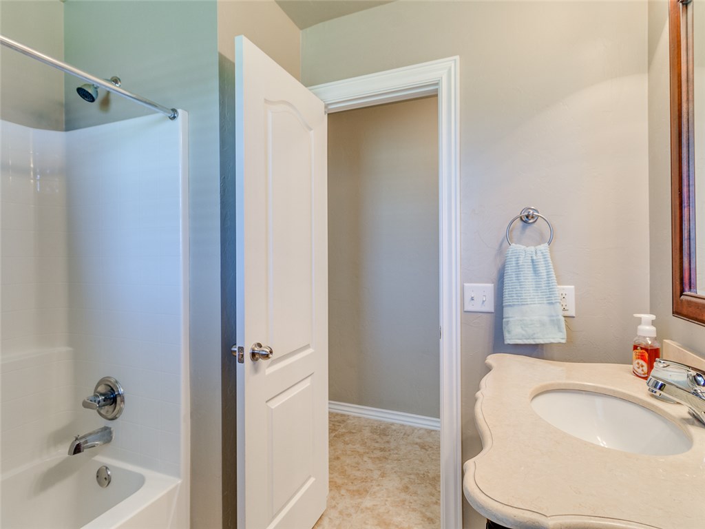 813 SE 6th St, Moore, OK 73160 photo 27