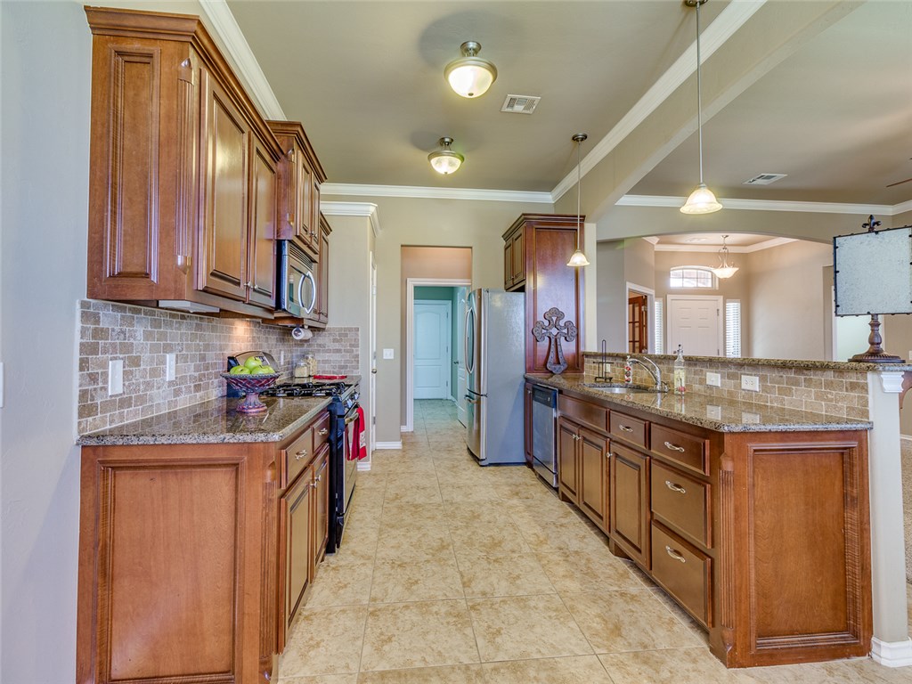 813 SE 6th St, Moore, OK 73160 photo 14