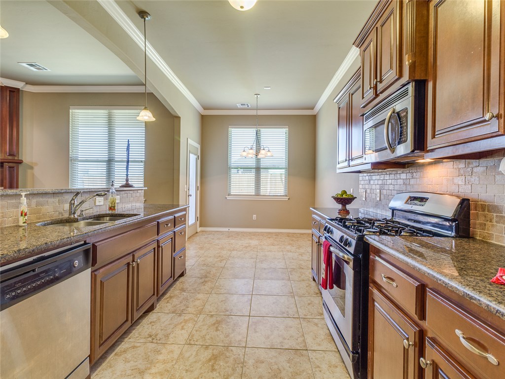 813 SE 6th St, Moore, OK 73160 photo 17