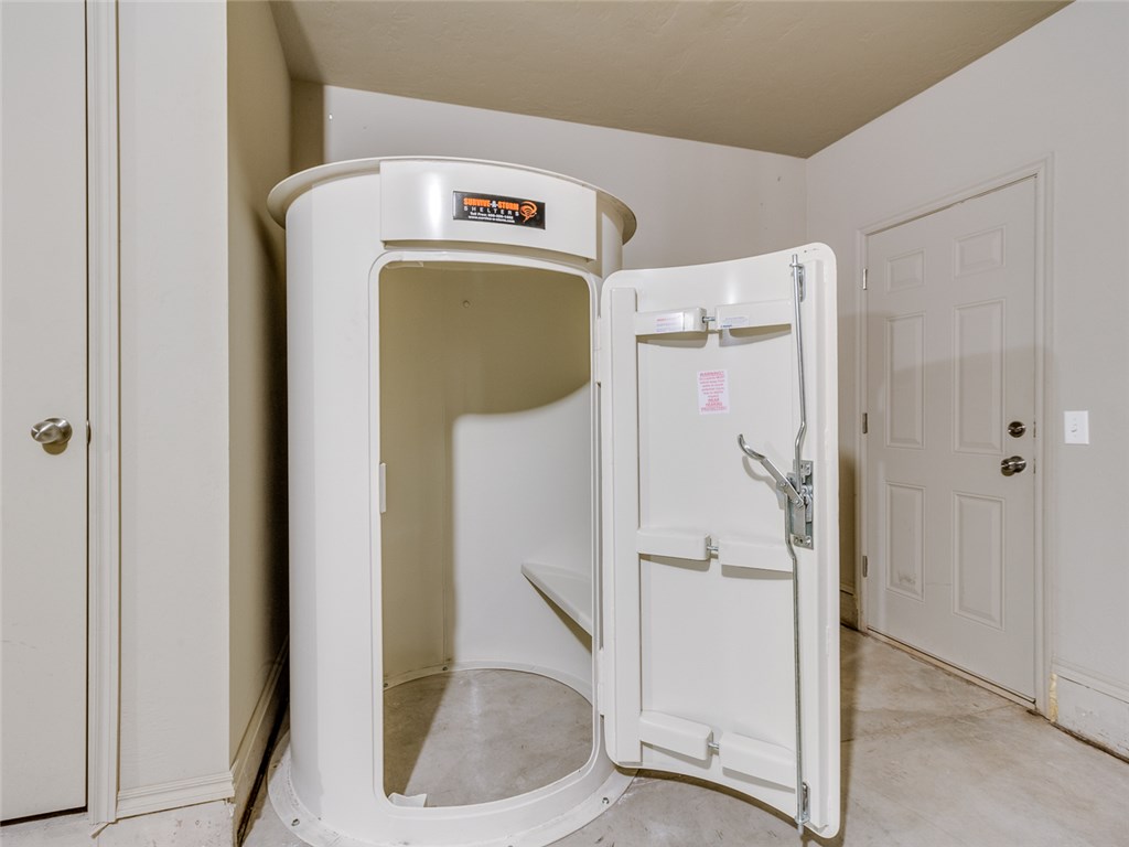 813 SE 6th St, Moore, OK 73160 photo 32