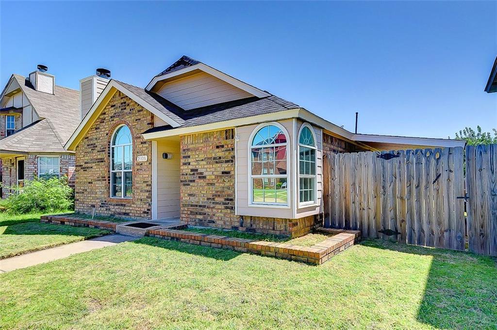2106 Briarcliff Dr, Moore, OK 73170 photo 3