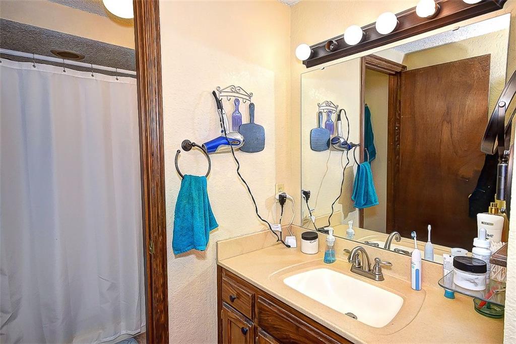 2106 Briarcliff Dr, Moore, OK 73170 photo 18