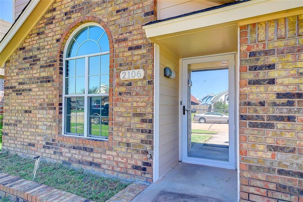 2106 Briarcliff Dr, Moore, OK 73170 photo 4