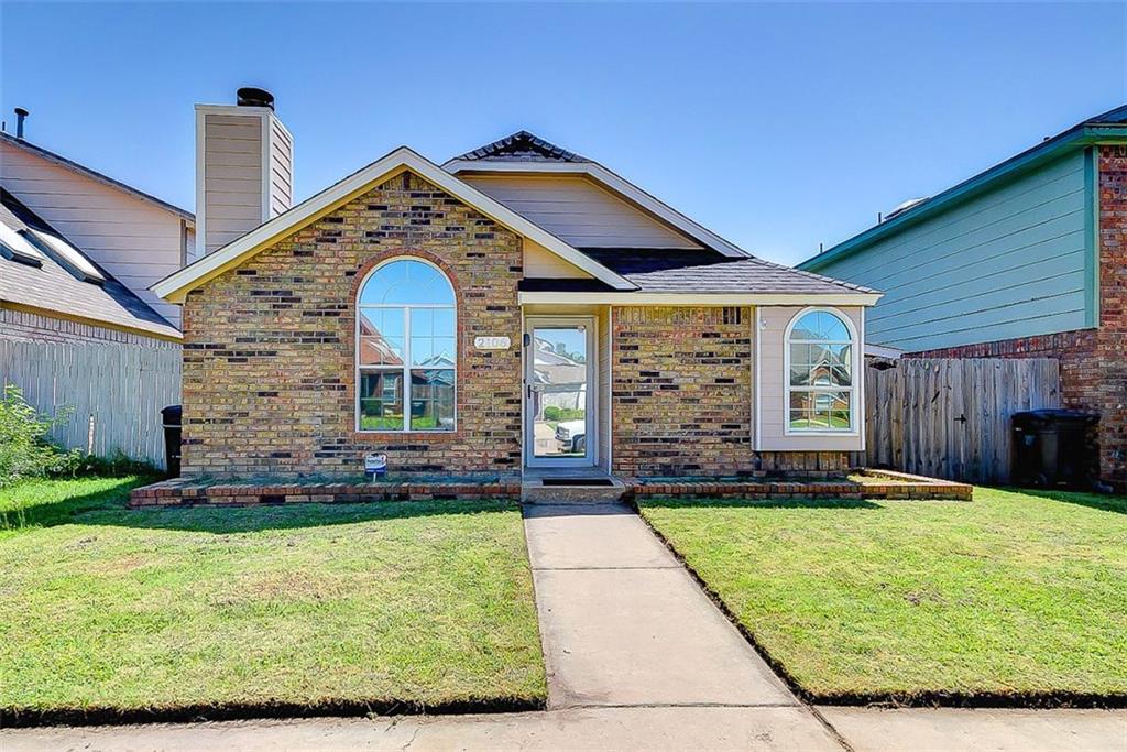 2106 Briarcliff Dr, Moore, OK 73170 photo 1