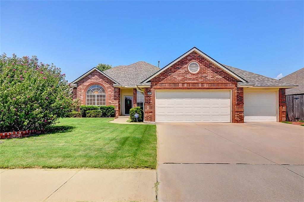2013 Oak Dr, Moore, OK 73170 photo 1